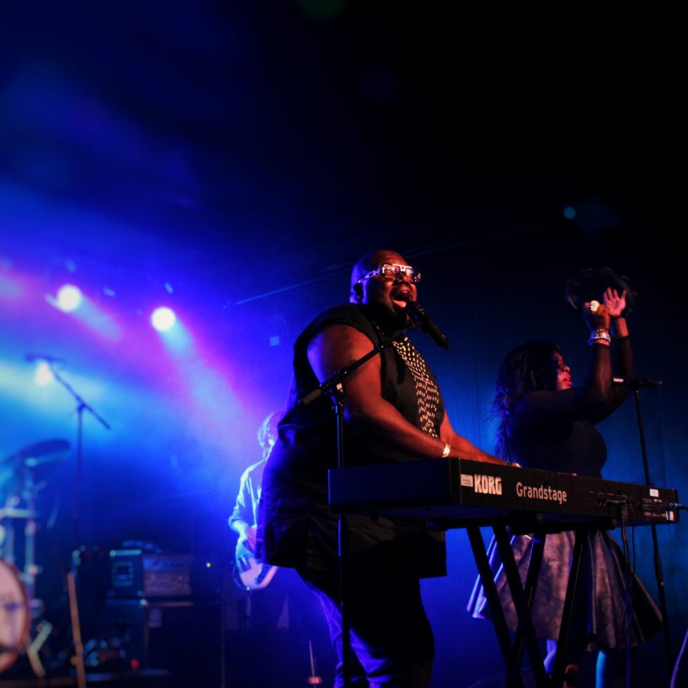 Folk/Soul-duoen War & Treaty lukker Lille Vega og prædiker kærlighed og dans.